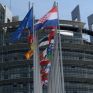 Δεσμευτικό στόχο 35% για τις ΑΠΕ μέχρι το 2030 υπερψήφισε το Ευρωκοινοβούλιο