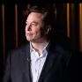 Η Tesla εξετάζει νέο πακέτο αποδοχών για τον Έλον Μασκ