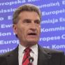 Ετινγκερ: Να μην υπάρξει αντίθεση επί της αρχής στα ευρωομόλογα