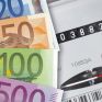 Γιατί η ΔΕΗ κινδυνεύει να «πληρώσει», τελικά, το δωρεάν ρεύμα στα 300.000 νοικοκυριά