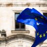 Γιατί η Ευρώπη «χάνει» από τη Βόρεια Αμερική στην κούρσα της πράσινης μετάβασης