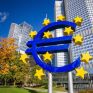 ΕΚΤ: Αυξάνονται οι κίνδυνοι για την παγκόσμια οικονομία - Άγνωστες παραμένουν οι επιπτώσεις από τα πάνω - κάτω του πετρελαίου