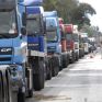 Να δοθεί εντολή σε πρατήρια των ΕΛΠΕ, Motor Oil να δίνουν πετρέλαιο στα φορτηγά, ζητούν οι μεταφορείς