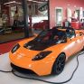 Παραμένει... στην πρίζα, η μετοχή της Tesla
