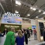 Στο επίκεντρο όλων των μεγάλων «utilities» τα προϊόντα της JinkoSolar για επενδύσεις σε φωτοβολταϊκά και standalone μπαταρίες – Τα πρώτα μηνύματα από την InterSolar 