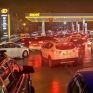 Ουρές στα βενζινάδικα: Τούρκοι σπεύδουν να προλάβουν τη νέα αύξηση της τιμής των καυσίμων