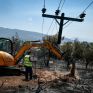 Μάχη για την αποκατάσταση των ζημιών από τις καταστροφικές πυρκαγιές στην Αττική δίνει το τεχνικό προσωπικό του ΔΕΔΔΗΕ και του ΑΔΜΗΕ