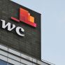 PwC: 10 χρόνια κρίσης, η οικονομία συρρικνώθηκε αλλά δεν μεταρρυθμίστηκε