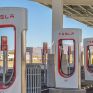 Ετοιμάζεται για εγκαίνια η Tesla στην Αθήνα: Στελεχώνει το service center και ετοιμάζει το pop-up κατάστημα στα Βόρεια Προάστια
