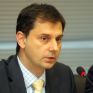 Αποχωρεί με αιχμές ο Χάρης Θεοχάρης