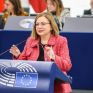 Σπυράκη: Επιταχύνει τις ΑΠΕ το Ευρωκοινοβούλιο - Ορισμός περιοχών για fast-track ανανεώσιμες, άμεσα φωτοβολταϊκά στις στέγες