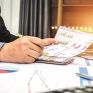 Αλλάζει ο λογαριασμός ρεύματος: Τιμολόγια διαφορετικών ταχυτήτων και ενεργειακές αναβαθμίσεις κατοικιών στο μενού των παρόχων ενέργειας