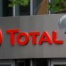 Total: Ο πετρελαϊκός γίγαντας επενδύει στα ηλεκτρικά οχήματα