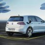 H Volkswagen επενδύει στην ηλεκτροκίνηση και τα υβριδικά