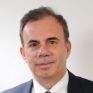 Οι επιπτώσεις της επιβολής των αμερικανικών δασμών επιβραδύνει την πράσινη μετάβαση της Ε.Ε και αναστέλλει τις επενδύσεις σε εξορύξεις αερίου στην Ελλάδα 