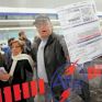 Διαμαρτυρία για τις αυξήσεις στο ρεύμα στη ΔΕΗ Ελευσίνας